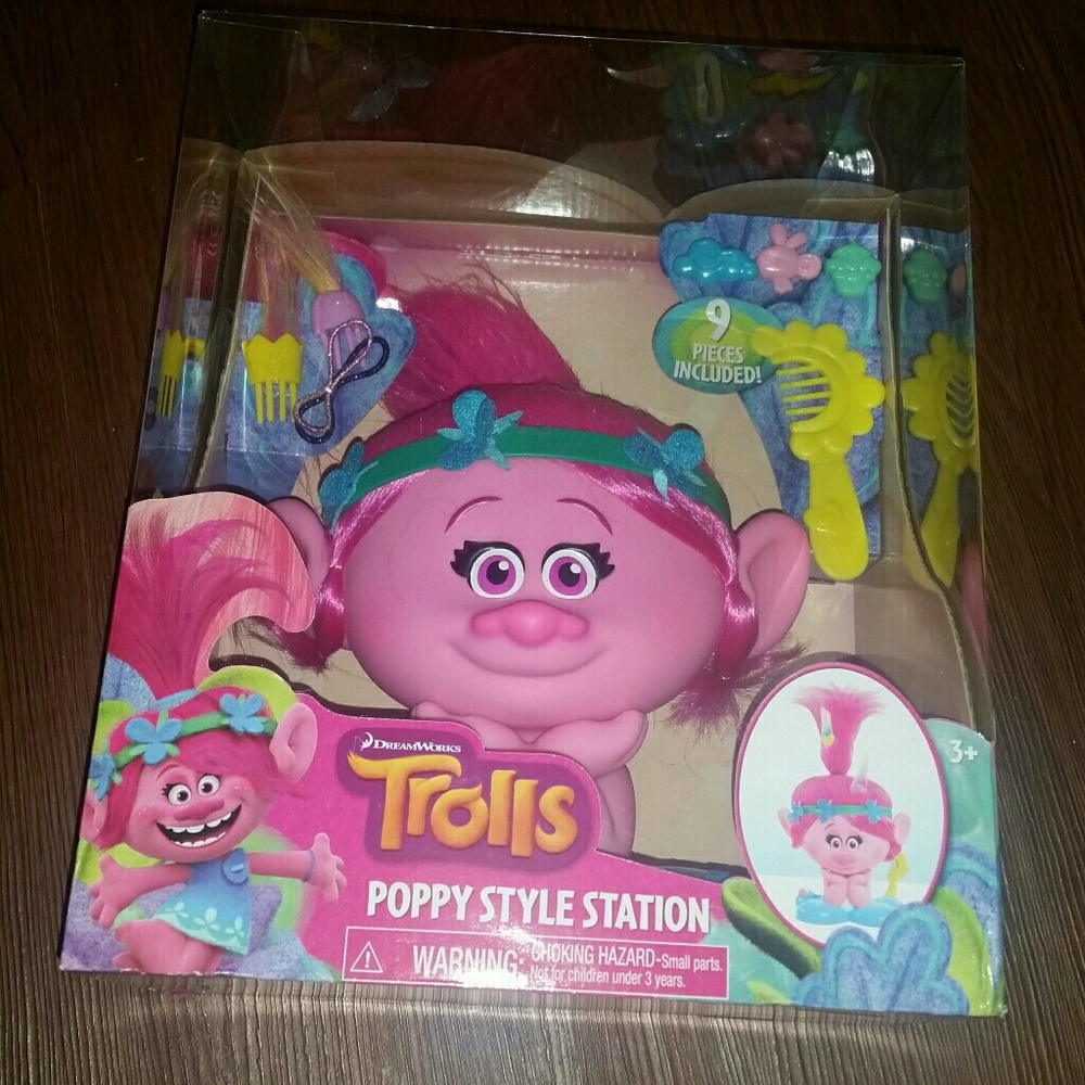 Trolls Poppy Style Station NIB